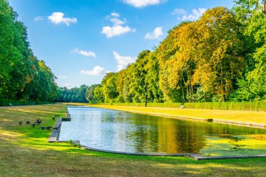Düsseldorf, Almanya 'daki Benrath sarayında bahçeler
