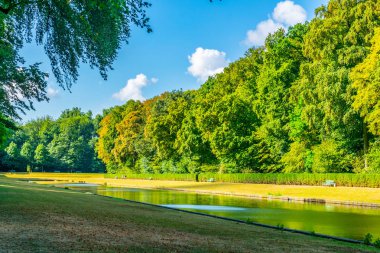 Düsseldorf, Almanya 'daki Benrath sarayında bahçeler
