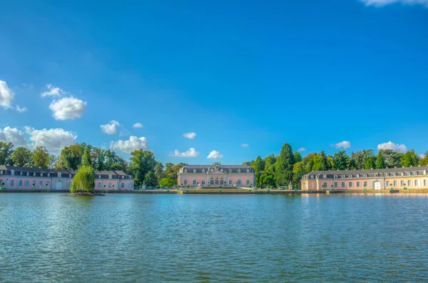 Бенрат-Палас біля Дюссельдорфа, Німеччина — стокове фото