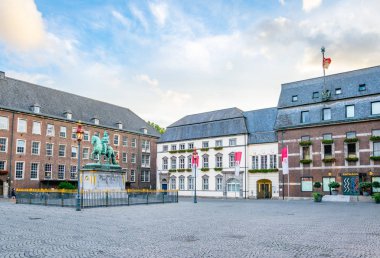 Düsseldorf Belediye Binası ve bir Wellem heykeli, Almanya