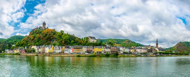 Cochem, Almanya, 15 Ağustos 2018: Almanya 'daki Cochem nehir kıyısı