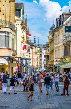 Wiesbaden, Almanya, 17 Ağustos 2018: turistlere gezinti