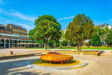 Wiesbaden, Almanya, 17 Ağustos 2018: Kochbrunnen maden yayı 