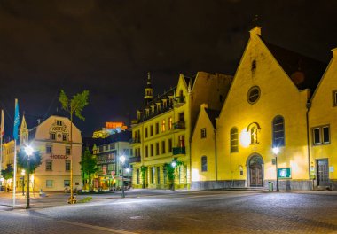 Koblenz, Almanya, 16 Ağustos 2018: Ana meydanın gece görünümü