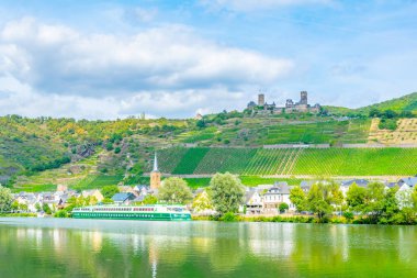 Alken, Almanya, Ağustos 15, 2018: Burg Thurant yukarıda alken kasaba i