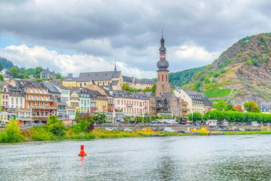 Cochem, Almanya, 15 Ağustos 2018: Almanya 'daki Cochem nehir kıyısı