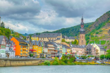 Cochem, Almanya, 15 Ağustos 2018: Almanya 'daki Cochem nehir kıyısı
