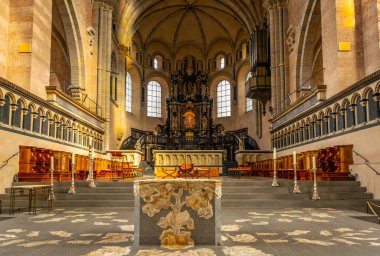 Trier, Almanya, 14 Ağustos 2018: tr katedral Iç