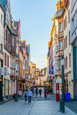 Koblenz, Almanya, 13 Ağustos 2018: dar bir sokağın görünümü