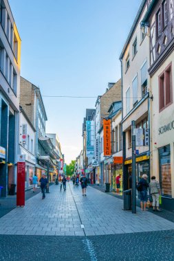 Koblenz, Almanya, 13 Ağustos 2018: dar bir sokağın görünümü