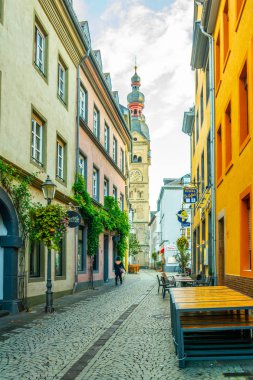 Koblenz, Almanya, 13 Ağustos 2018: dar bir sokağın görünümü