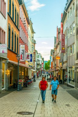 Koblenz, Almanya, 13 Ağustos 2018: dar bir sokağın görünümü