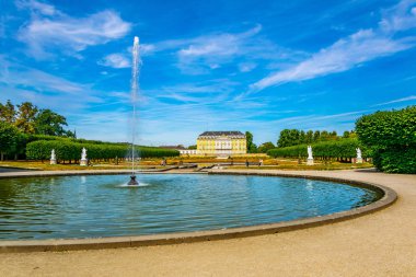 Bruhl, Almanya, 12 Ağustos 2018: Bruhl Palace Nea 'da bahçeler