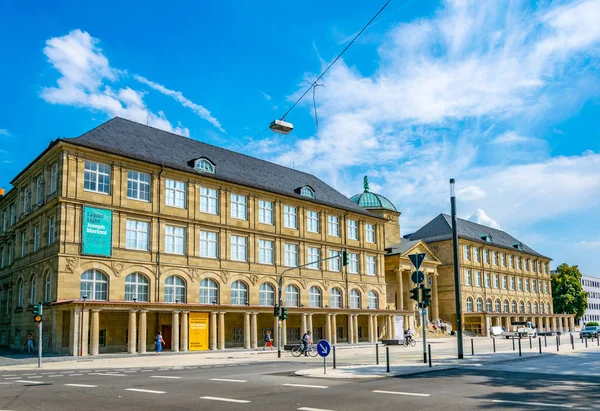 Wiesbaden, Tyskland, 17 augusti, 2018: beskåda av Hessisches Landesmu — Stockfoto