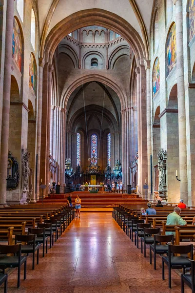 Mainz, Německo, 17. srpna 2018: Interiér katedrály Mainz — Stock fotografie