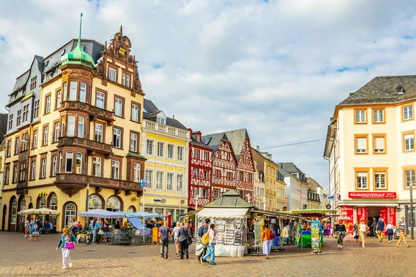 Trier, Németország, augusztus 14, 2018: naplemente kilátás Hauptmarkt nég — Stock Fotó