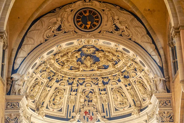 TRIER, GERMANY, AUGUST 14, 2018: Interior of the cathedral in Tr — Stock Photo, Image