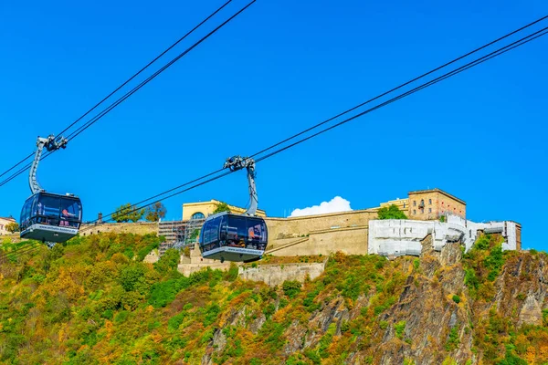 KOBLENZ, GERMANY, AUGUST 13, 2018: Cable car reaching up to the — Stock Photo, Image