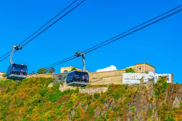 KOBLENZ, ALEMANIA, 13 DE AGOSTO DE 2018: Teleférico que llega hasta —  Fotos de Stock