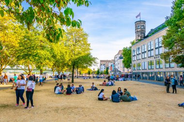 Köln, Almanya, 11 Ağustos 2018: Cologn içinde Riverside Promenade