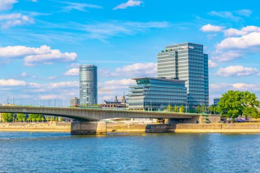 Köln, Almanya, 11 Ağustos 2018: Köln Kennedy Quay, germ