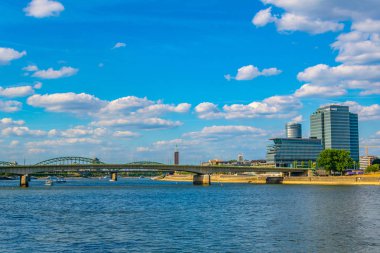 Köln, Almanya, 11 Ağustos 2018: Köln Kennedy Quay, germ