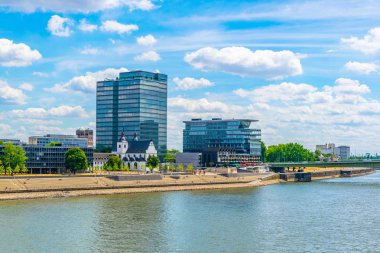 Köln, Almanya, 11 Ağustos 2018: Köln Kennedy Quay, germ