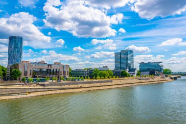 Köln, Almanya, 11 Ağustos 2018: Köln Kennedy Quay, germ