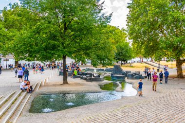 Köln, Almanya, 11 Ağustos 2018: Cologn içinde Riverside Promenade