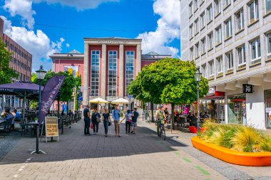 Essen, Almanya, 10 Ağustos 2018: Insanlar yüzde geçiyor