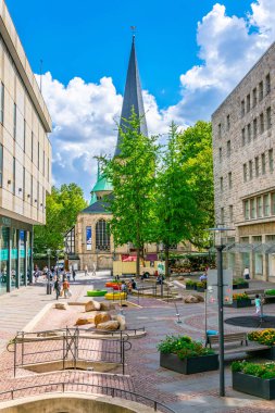 Essen, Almanya, 10 Ağustos 2018: Insanlar yüzde geçiyor