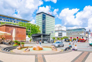 Essen, Almanya, 10 Ağustos 2018: Insanlar yüzde geçiyor