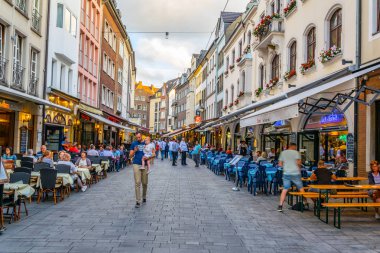 Düsseldorf, Almanya, 9 Ağustos 2018: Düsseldorf eski limanı, ger