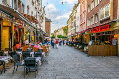 Düsseldorf, Almanya, 9 Ağustos 2018: Düsseldorf eski limanı, ger