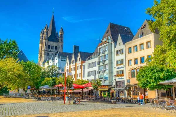 COLOGNE, ALEMANIA, 11 DE AGOSTO DE 2018: Plaza Fischmarkt y Saint m — Foto de Stock