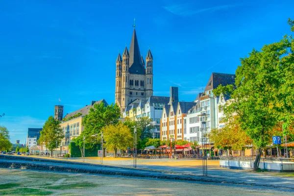 COLOGNE, ALLEMAGNE, 11 AOÛT 2018 : Promenade riveraine et Saint — Photo