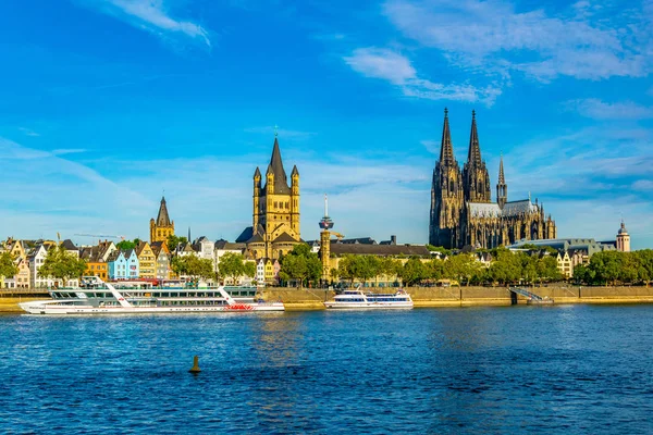 Köln, 11. August 2018: Stadtbild von Köln mit hoh — Stockfoto