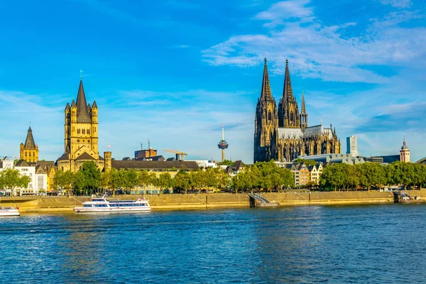 Keulen, Duitsland, 11 augustus, 2018: stadsgezicht van Keulen met HOH — Stockfoto