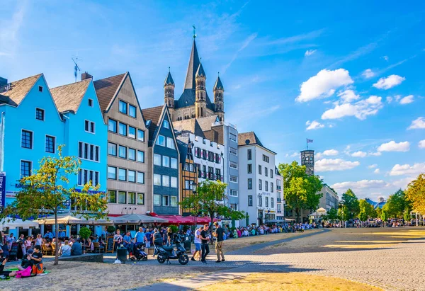 COLOGNE, ALLEMAGNE, 11 AOÛT 2018 : Place Fischmarkt et Saint m — Photo