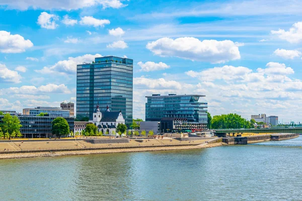 COLOGNE, GERMANY, AUGUST 11, 2018: Kennedy quay in Cologne, Germ — Stock Photo, Image