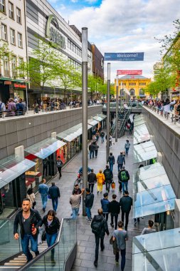 Hannover, Almanya, 28 Nisan, 2018: yeraltı pazarında fr