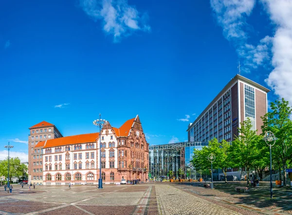 DORTMUND, ALEMANHA, 30 de abril de 2018: Vista de Friedensplatz no centro de Dortmund, Alemanha — Fotografia de Stock