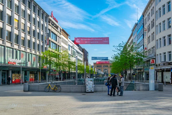 HANNOVER, GERMANIA, 29 APRILE 2018: Mercato sotterraneo in fr — Foto Stock