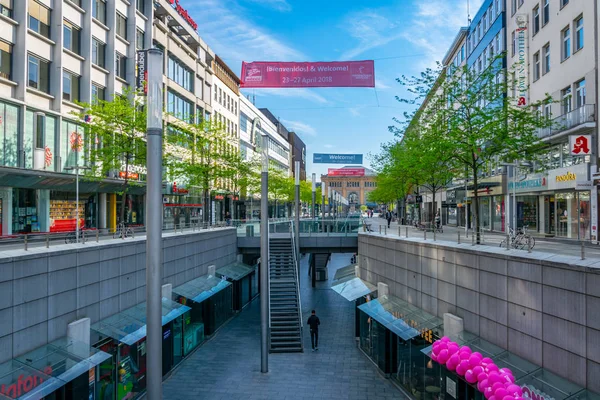 HANNOVER, ALEMANIA, 29 DE ABRIL DE 2018: Mercado subterráneo en fr — Foto de Stock