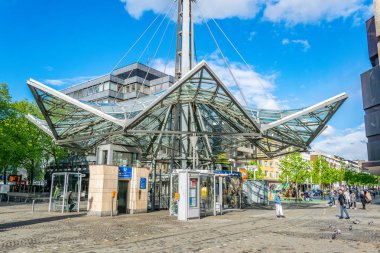 Dortmund, Almanya, 30 Nisan 2018: Reinoldikirche Metro İstasyonu
