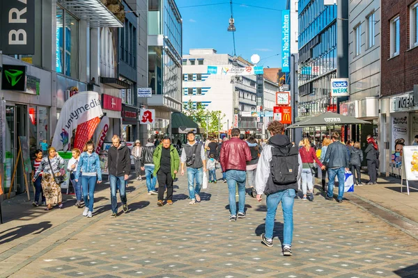 DORTMUND, GERMANY, APRIL 30, 2018: People are strolling through — Stock Photo, Image