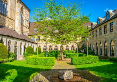 Dortmund, Almanya 'daki Saint Johannes kilisesinin bahçesinde