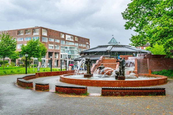 Fuente de Gauklerbrunnen en Stadtpark en Dortmund, Alemania — Foto de Stock