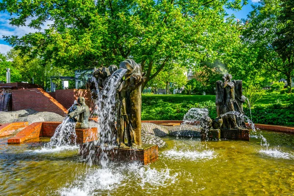 Gauklerbrunnen fountain in Stadtpark, Dortmund, Germany — стокове фото