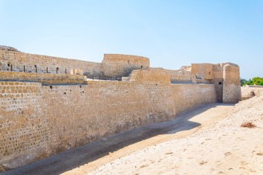 Unesco Dünya Mirası'nın bir parçası olan Qal'At Al Bahreyn fort ile Bahreyn fort kompleksinin görünümü